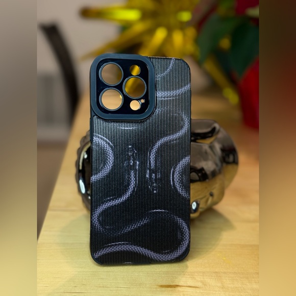 New phone case black snakes for IPhone 15 pro max - Picture 2 of 6